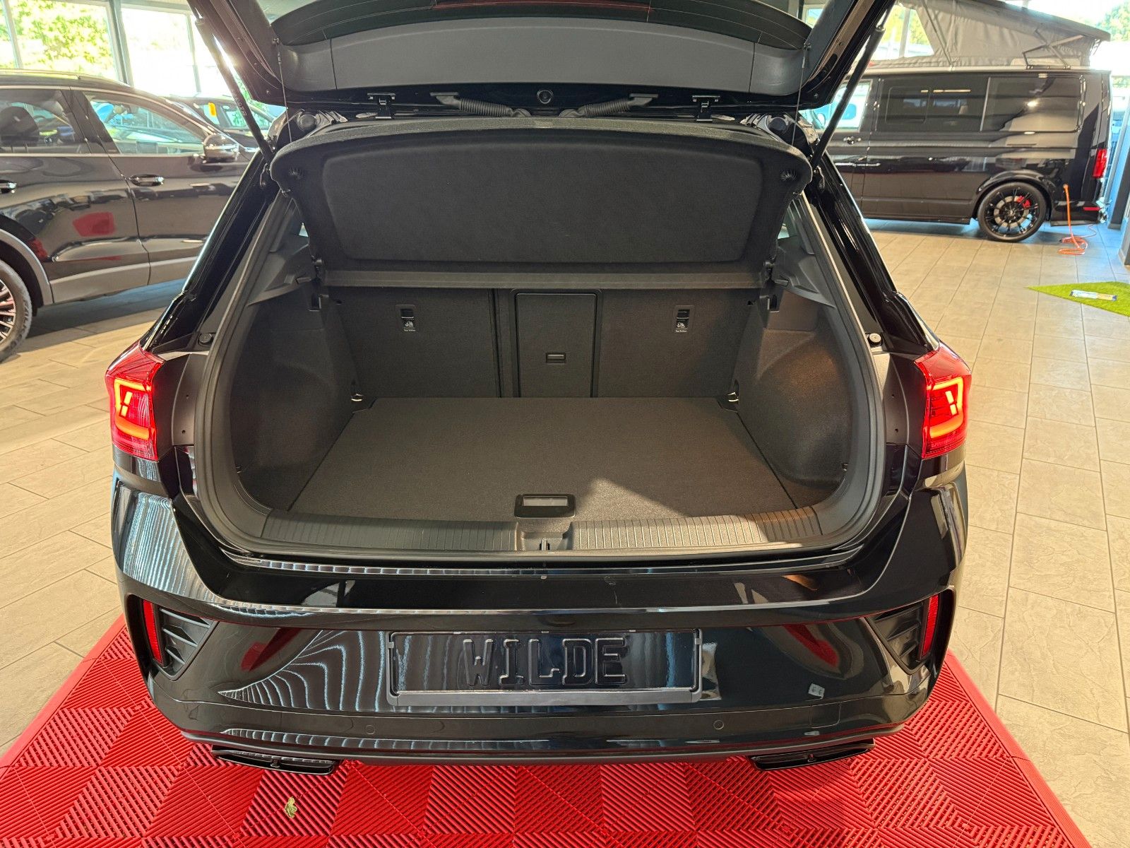 Volkswagen T-Roc R-Line - Samsaru's Car Outlet