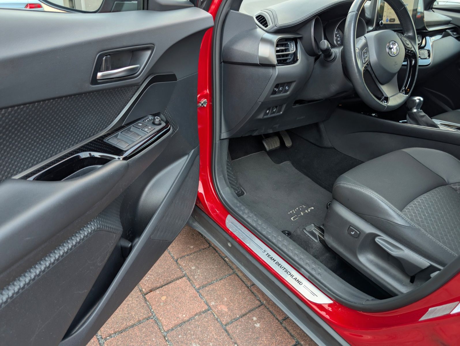 Toyota C-HR Hybrid - Samsaru's Car Outlet