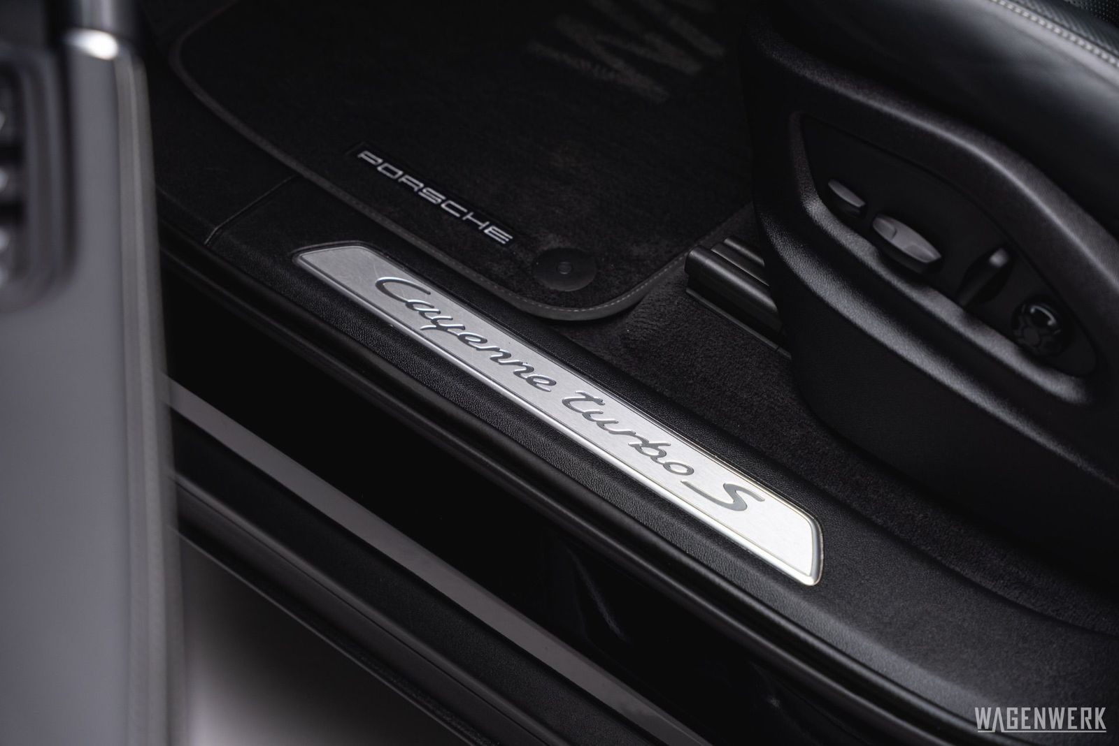 Porsche Cayenne Coupé Turbo S E-Hybrid MASSAGE AHV INNOD