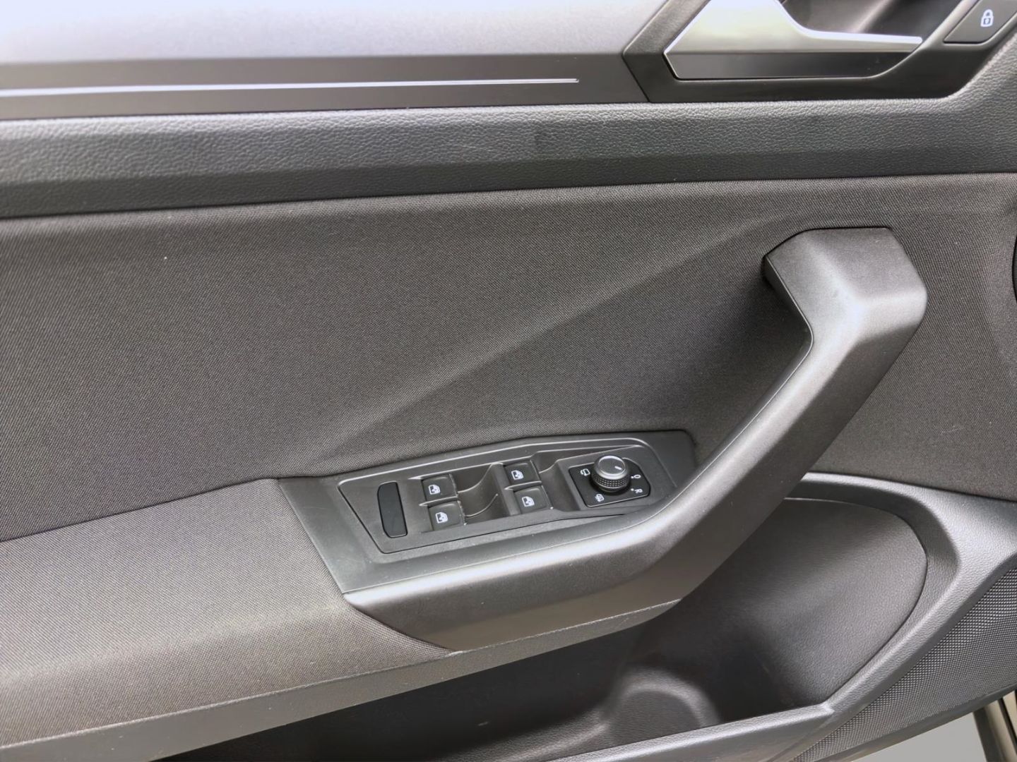 Volkswagen T-Roc 1.0 TSI STYLE - Samsaru's Car Outlet