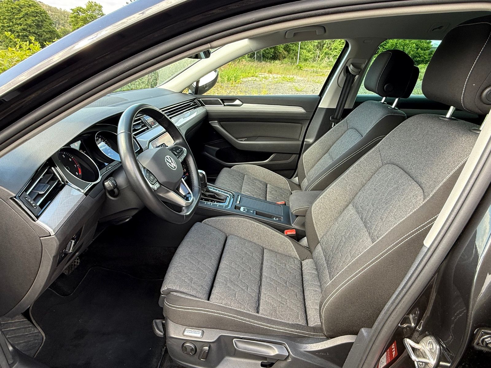 Volkswagen Passat Variant Business - Samsaru's Car Outlet