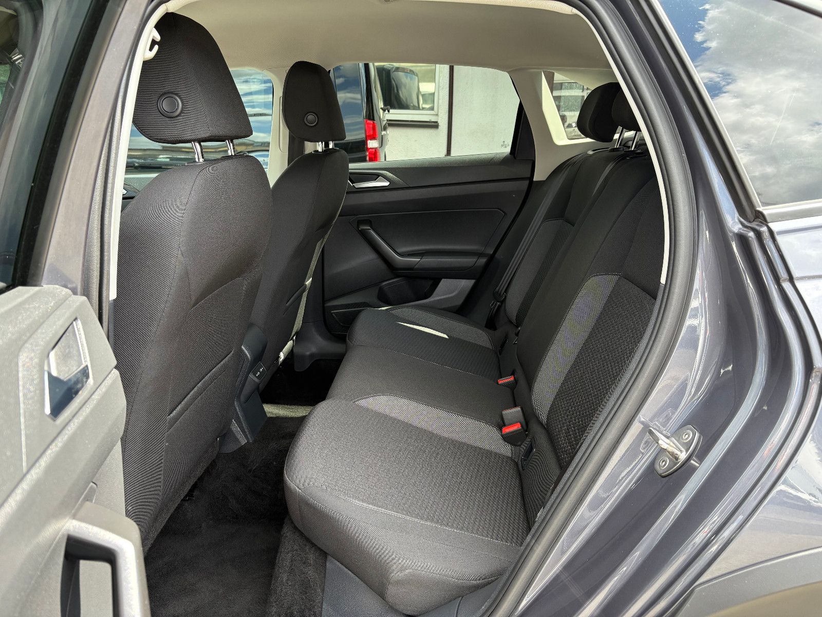 Volkswagen Taigo 1.0 TSI DSG IQ DRIVE Life - Samsaru's Car Outlet