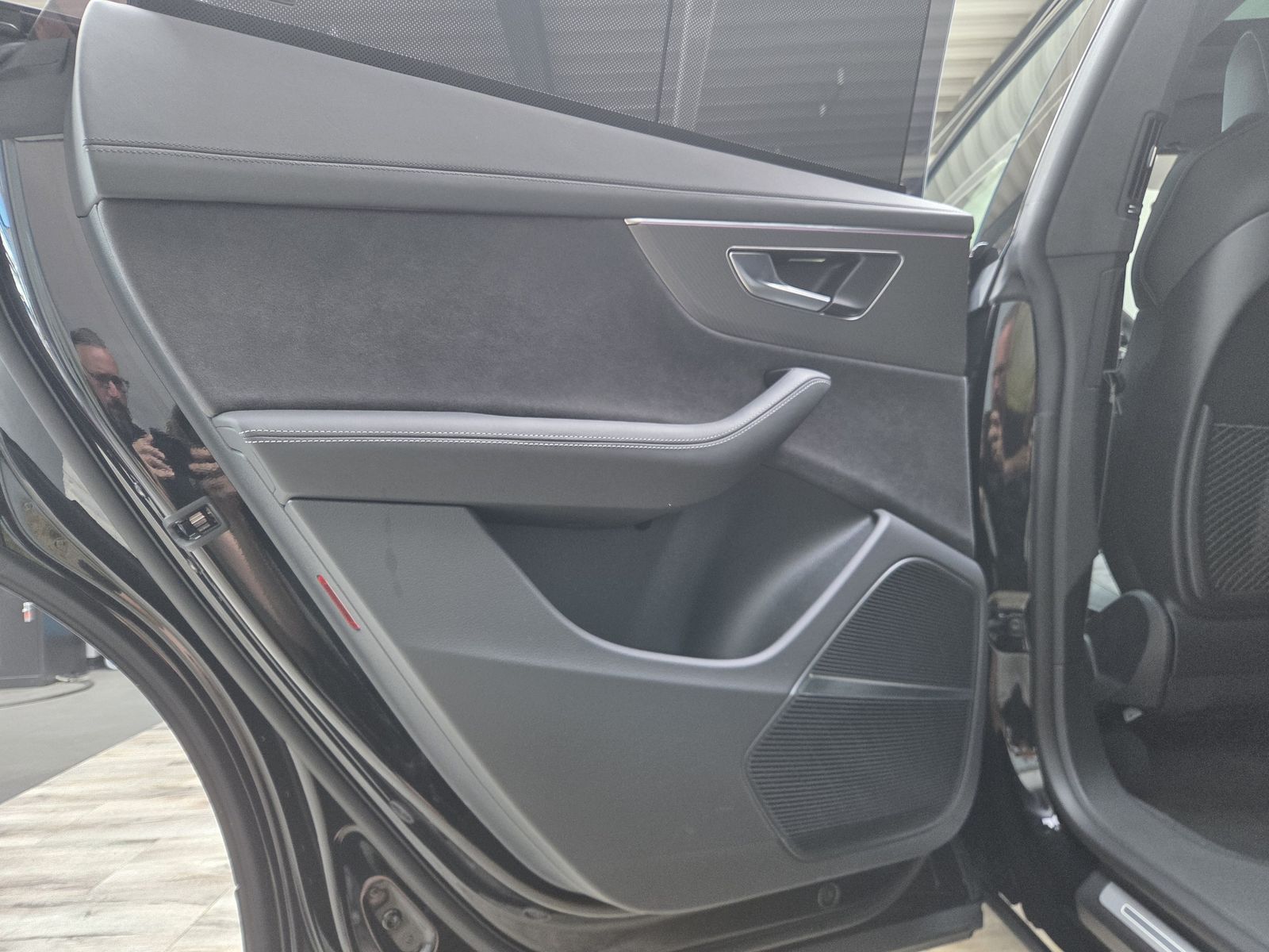 Audi RSQ8 Sportabgas AHK Standhzg. Black+ RS-Design