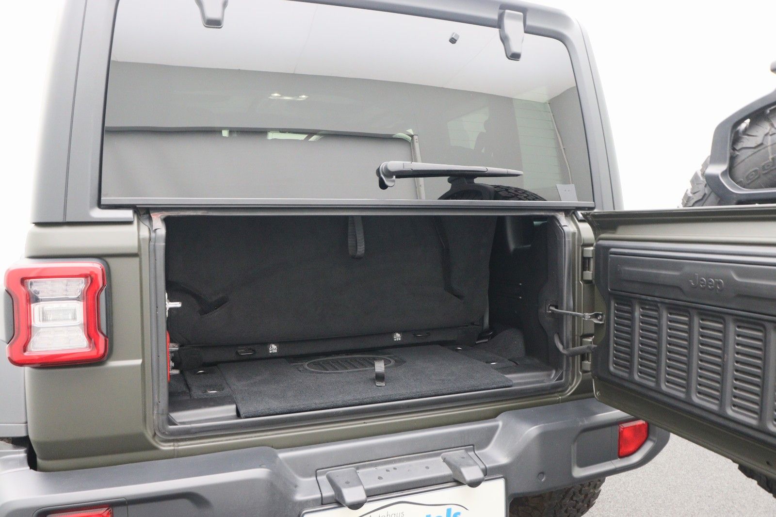 Jeep Wrangler Rubicon 2.2l CRDi grün Matt Lackierung