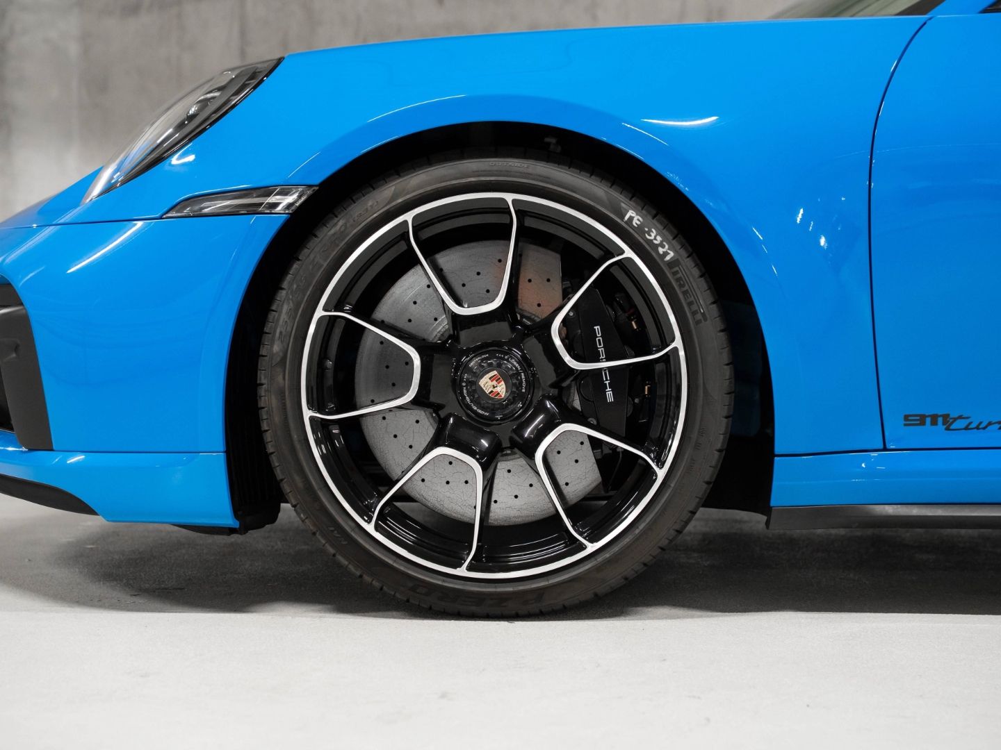 Porsche 992 Turbo S Burmester InnoDrive PCCB Lift-VA