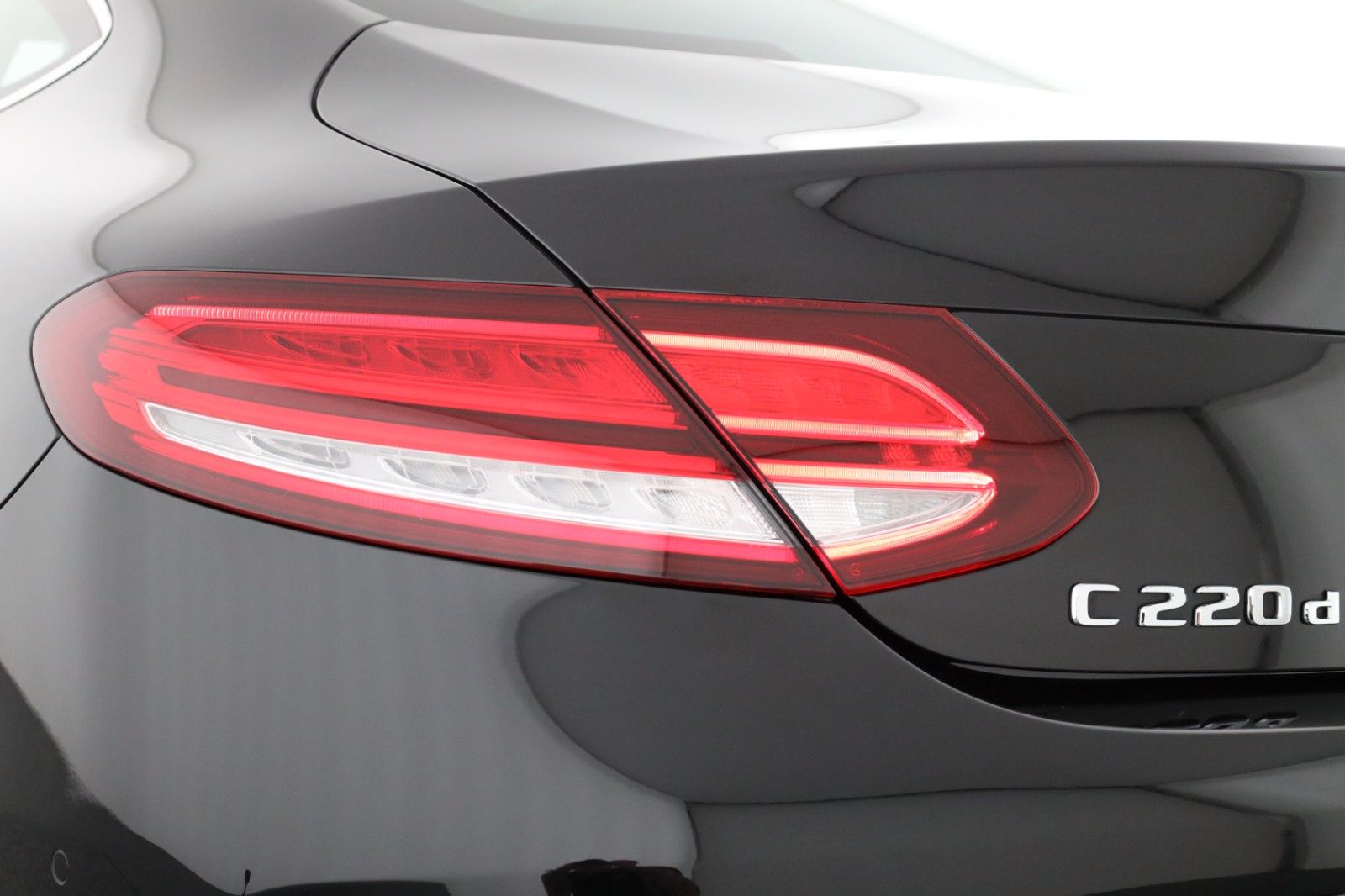 Mercedes-Benz C 220 4MATIC Coupé AMG Line - Samsaru's Car Outlet