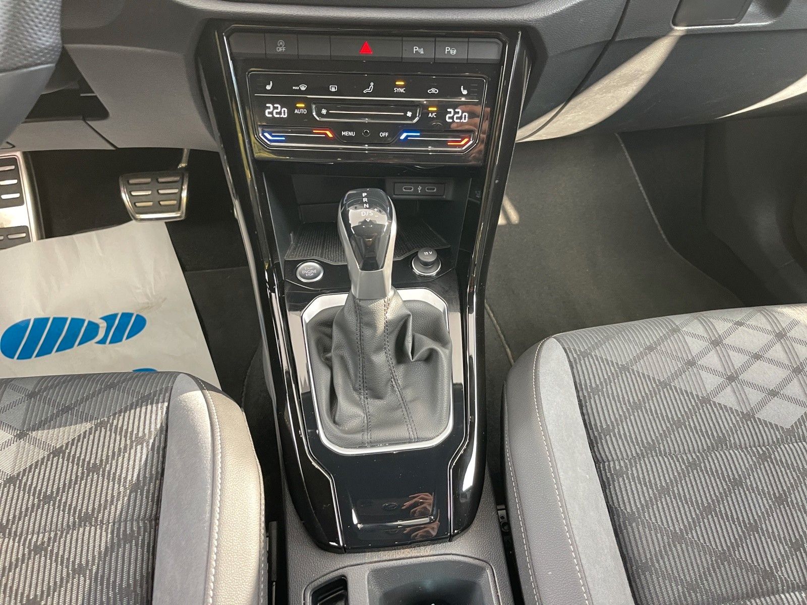 Volkswagen T-Roc R-Line Plus - Samsaru's Car Outlet