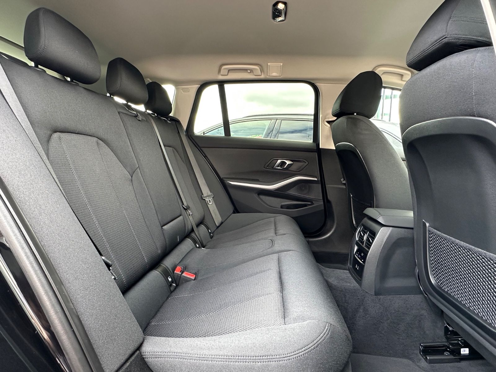 BMW 320 d xDrive Touring M Sport - Samsaru's Car Outlet