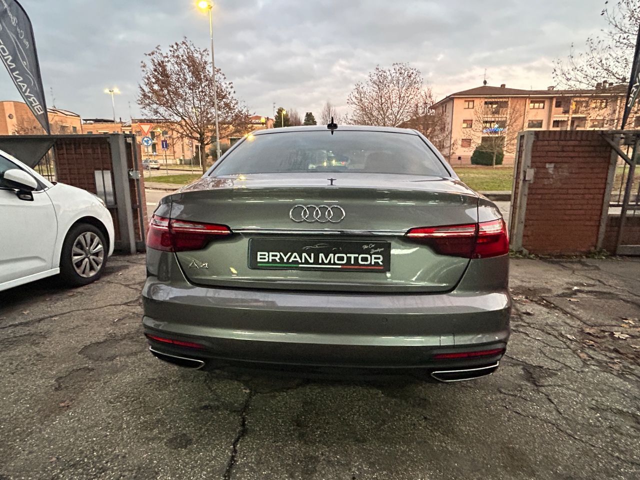 Audi A4 30 TDI S tronic Business Advanced - Samsaru's Car Outlet