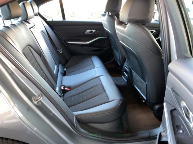 BMW 320 d xDr Lim FACELIFT AHK Navi DigitCockpit LED