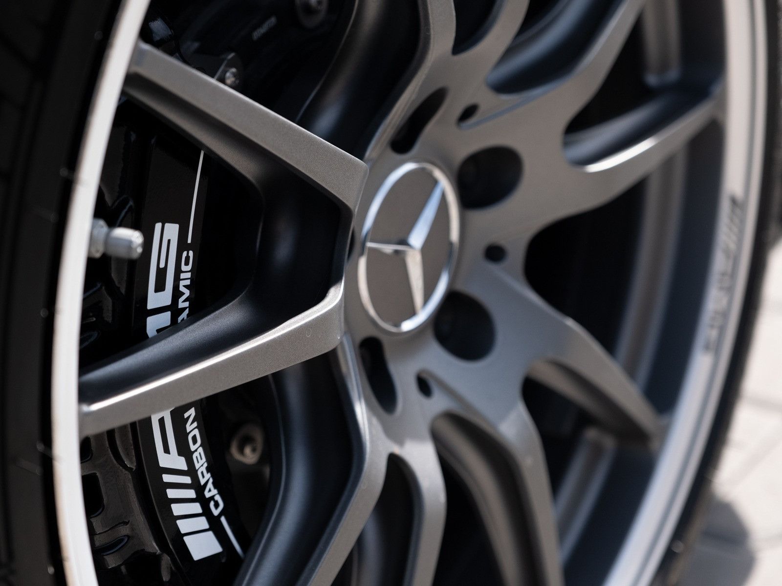 Mercedes-Benz AMG GT R Pro - Samsaru's Car Outlet