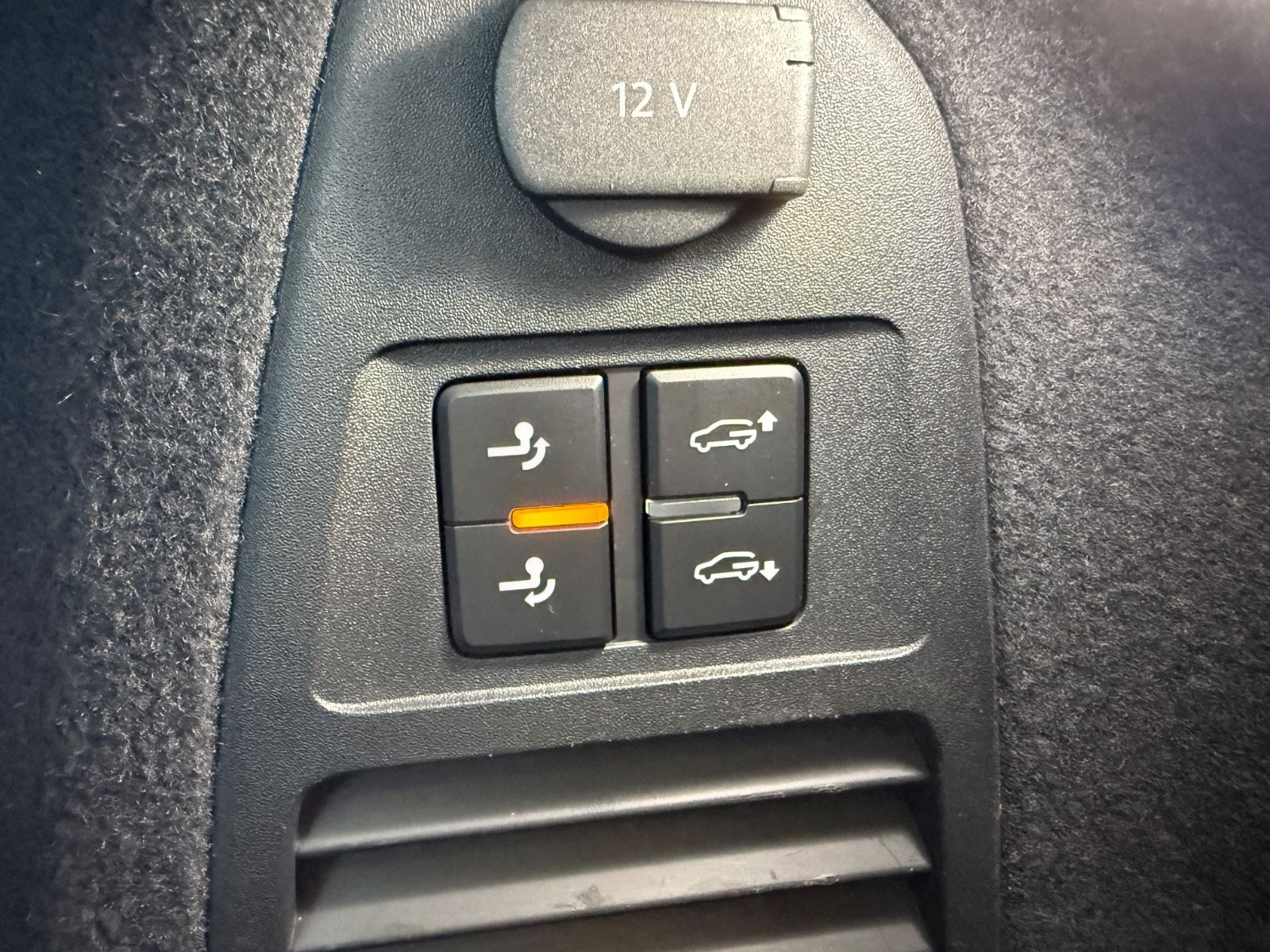 Volkswagen Touareg R-Line - Samsaru's Car Outlet