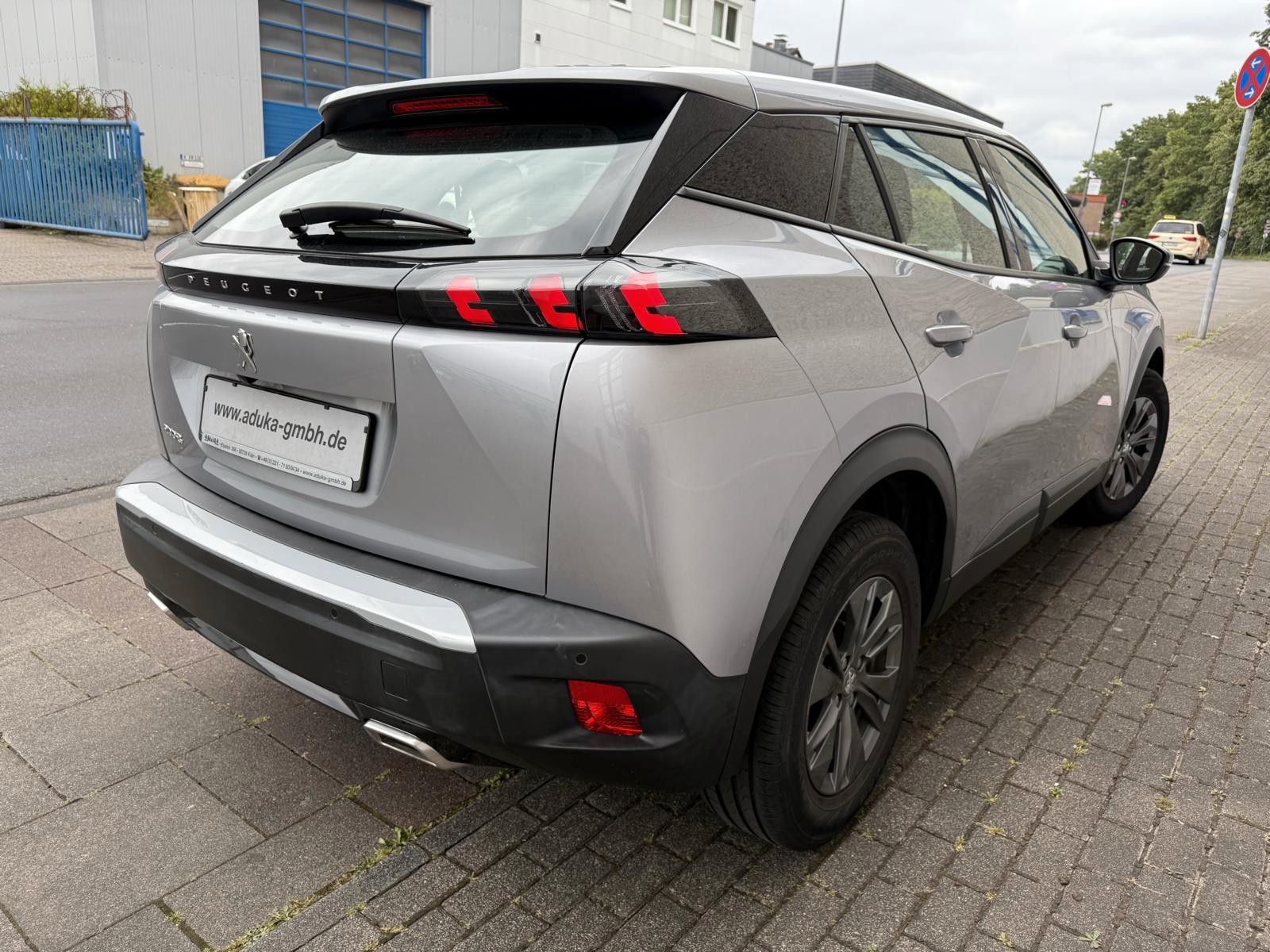 Peugeot 2008 PureTech 130 EAT8 Automatik - Samsaru's Car Outlet