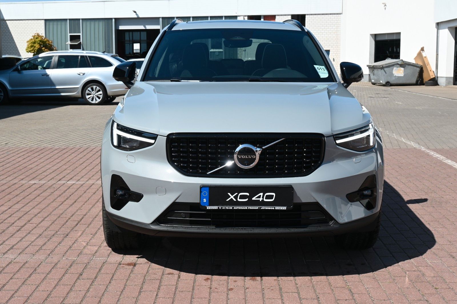 Volvo XC40 B4 DKG Ultra Dark*FSHZG*PANO*360°*ACC*AHK