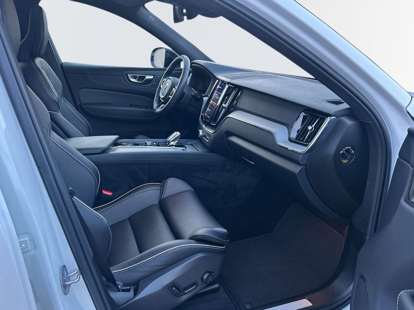 Volvo XC60 B4 Benzin Plus Dark 20'' AHK ACC Harman DAB