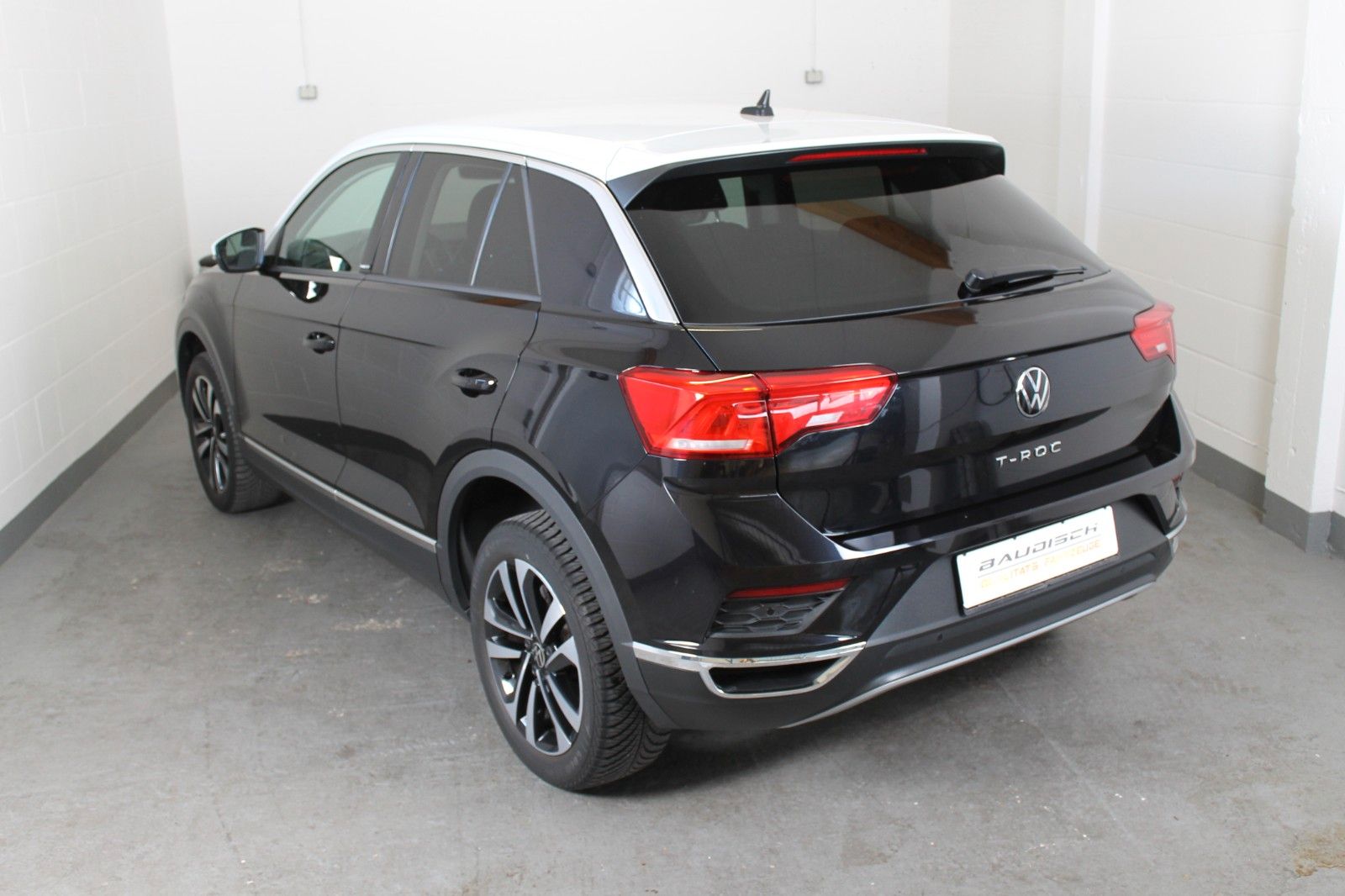Volkswagen T-Roc United - Samsaru's Car Outlet