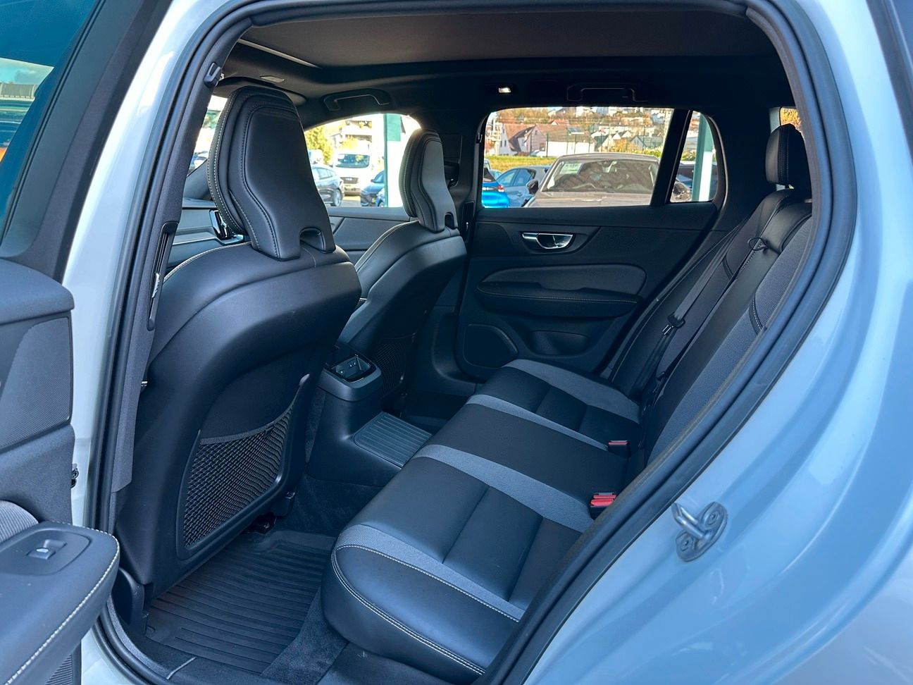 Volvo V60 T8 Recharge AWD Ultimate Dark *Pano*AHK*ACC*