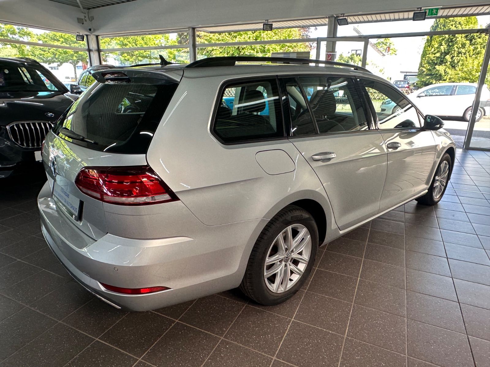 Volkswagen Golf VII 2.0 TDI Var. Comfortline - Samsaru's Car Outlet