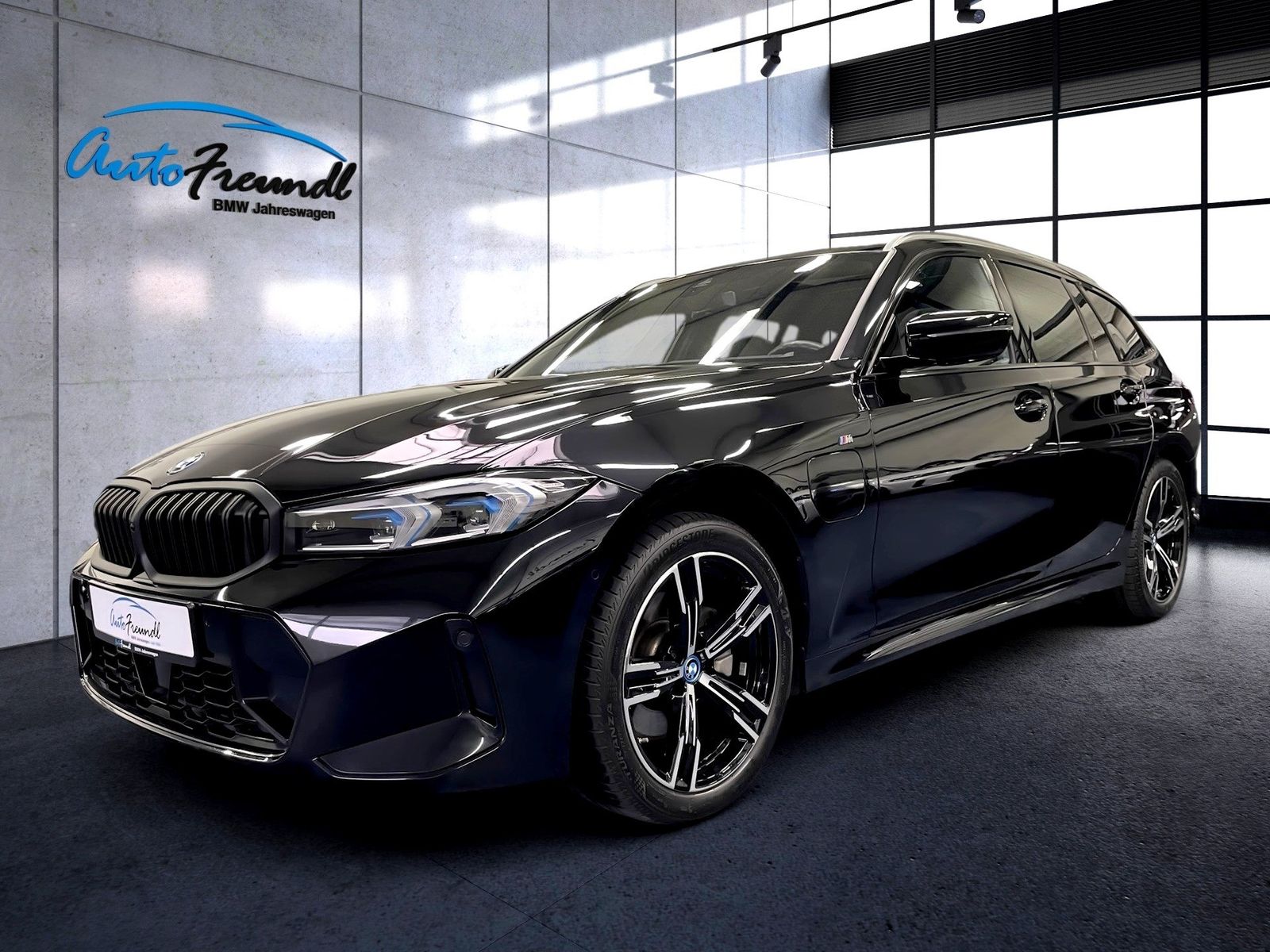 BMW 330e M Sport - Samsaru's Car Outlet