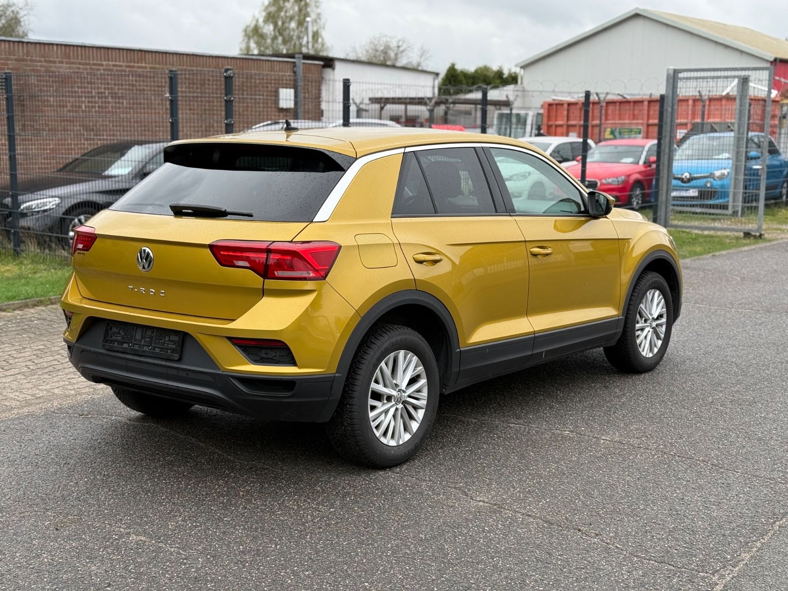 Volkswagen T-Roc 1.0 TSI - Samsaru's Car Outlet