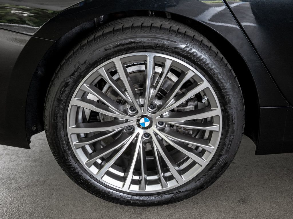 BMW 320i Touring Advantage - Samsaru's Car Outlet