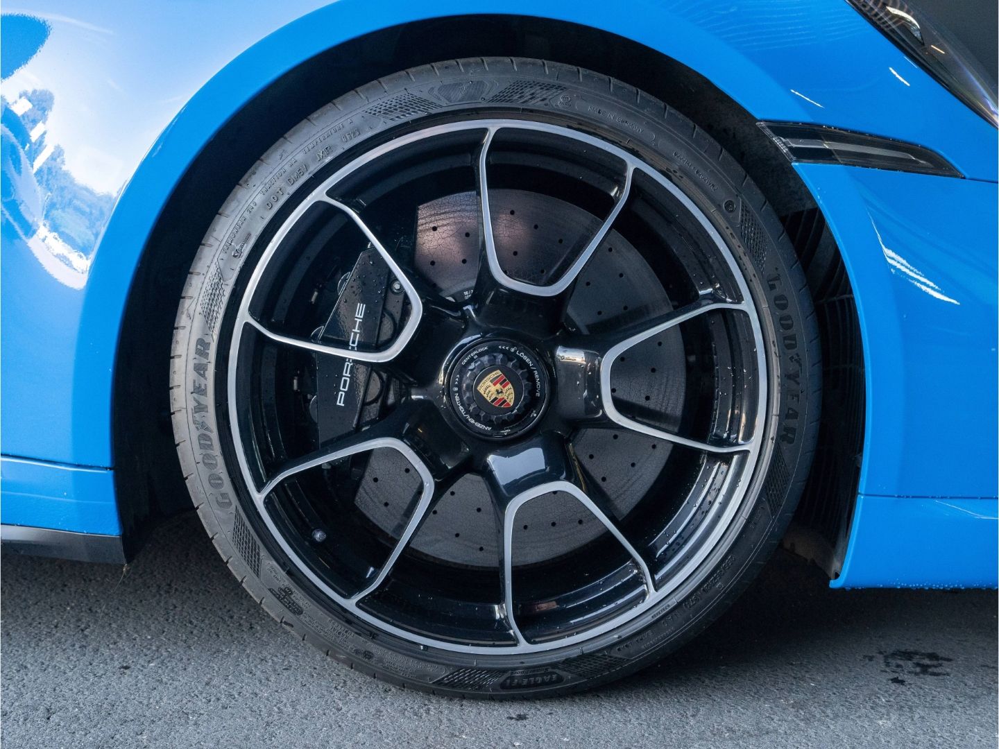 Porsche 911 Turbo S Lift PCCB Burmester InnoDrive