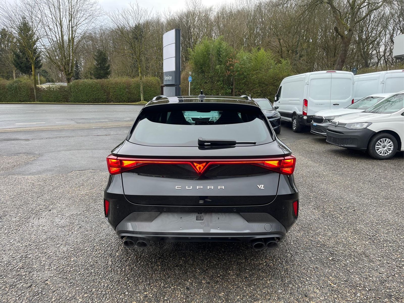 Cupra Leon Sportstourer 2.0 TSI VZ 4Drive - Samsaru's Car Outlet
