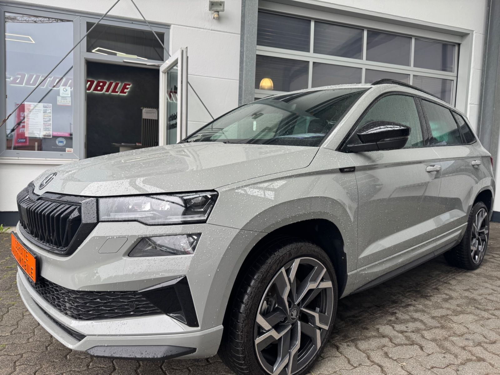 Skoda Karoq Sportline 1,5TSI DSG, Pano,AHK,19,360°,5Ja