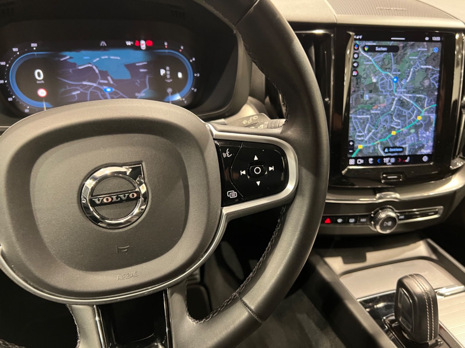 Volvo XC60 R Design AWD - Samsaru's Car Outlet