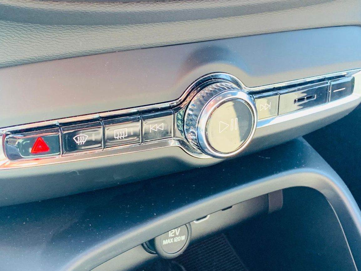Volvo XC40 B4 B Pl. Dark - Samsaru's Car Outlet