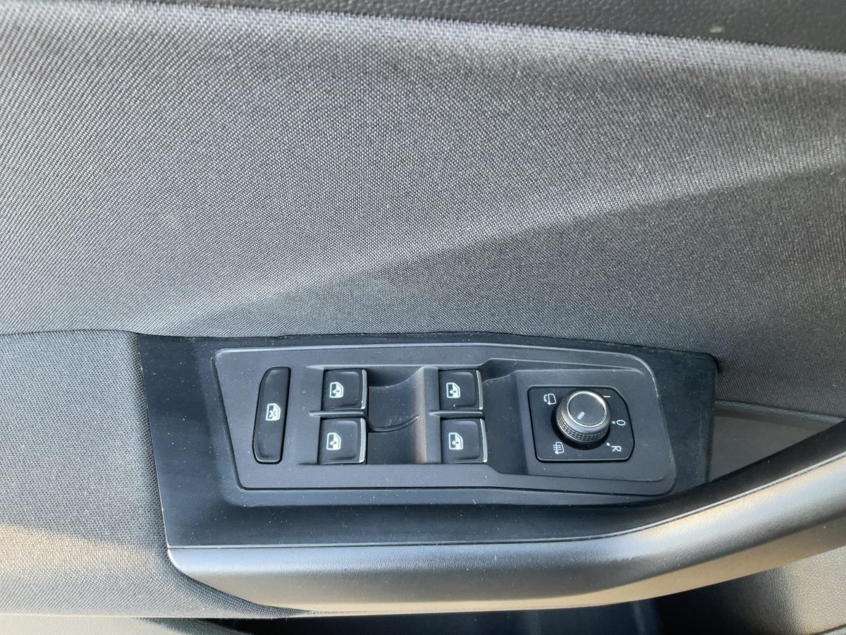 Volkswagen T-Roc 1.5 TSI STYLE - Samsaru's Car Outlet