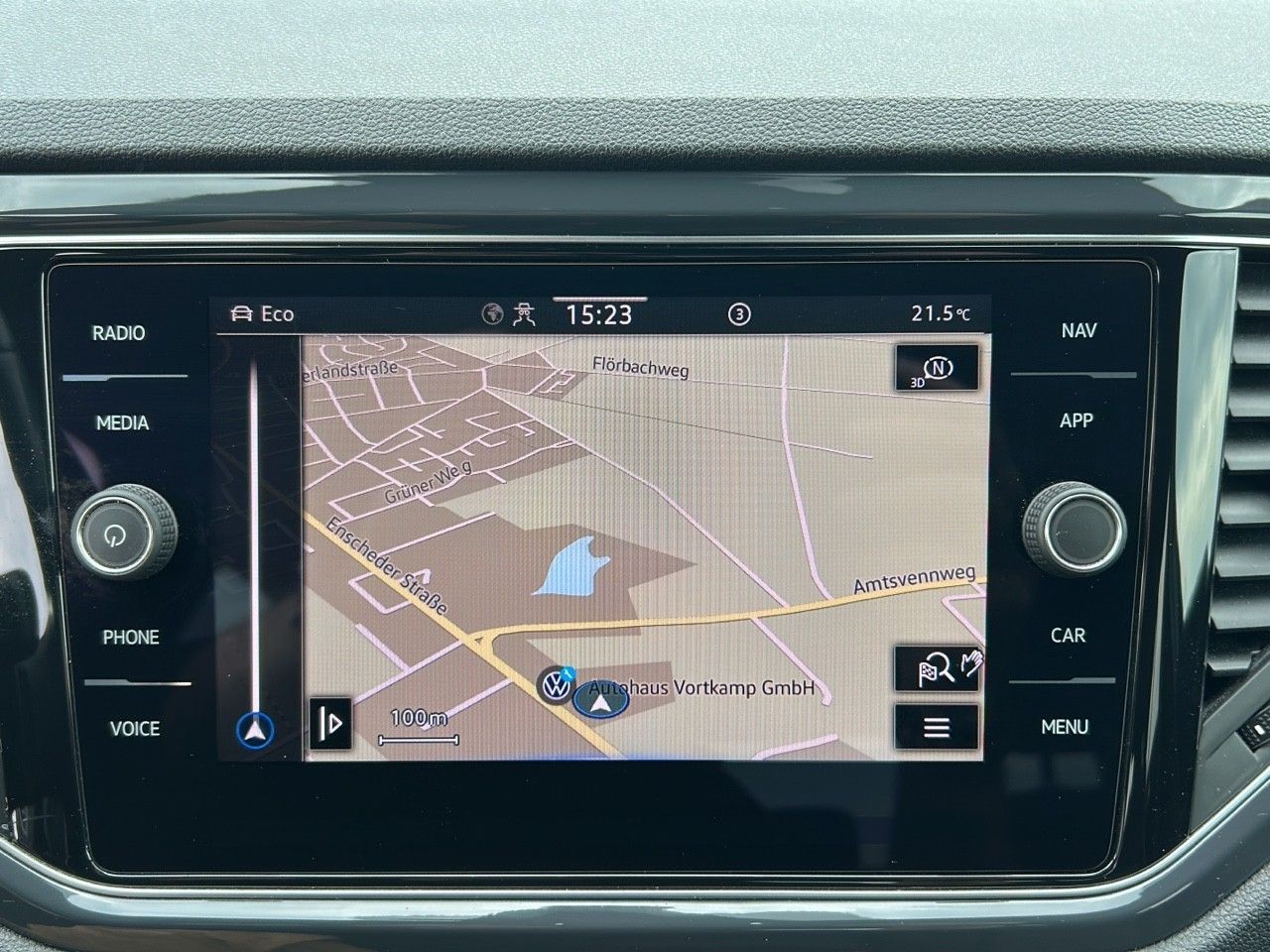 Volkswagen T-Roc Sport - Samsaru's Car Outlet