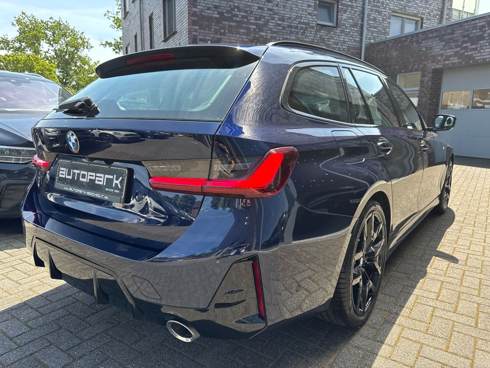 BMW 320d T xDrive M Sport Innovation AHK HUD 360 19"