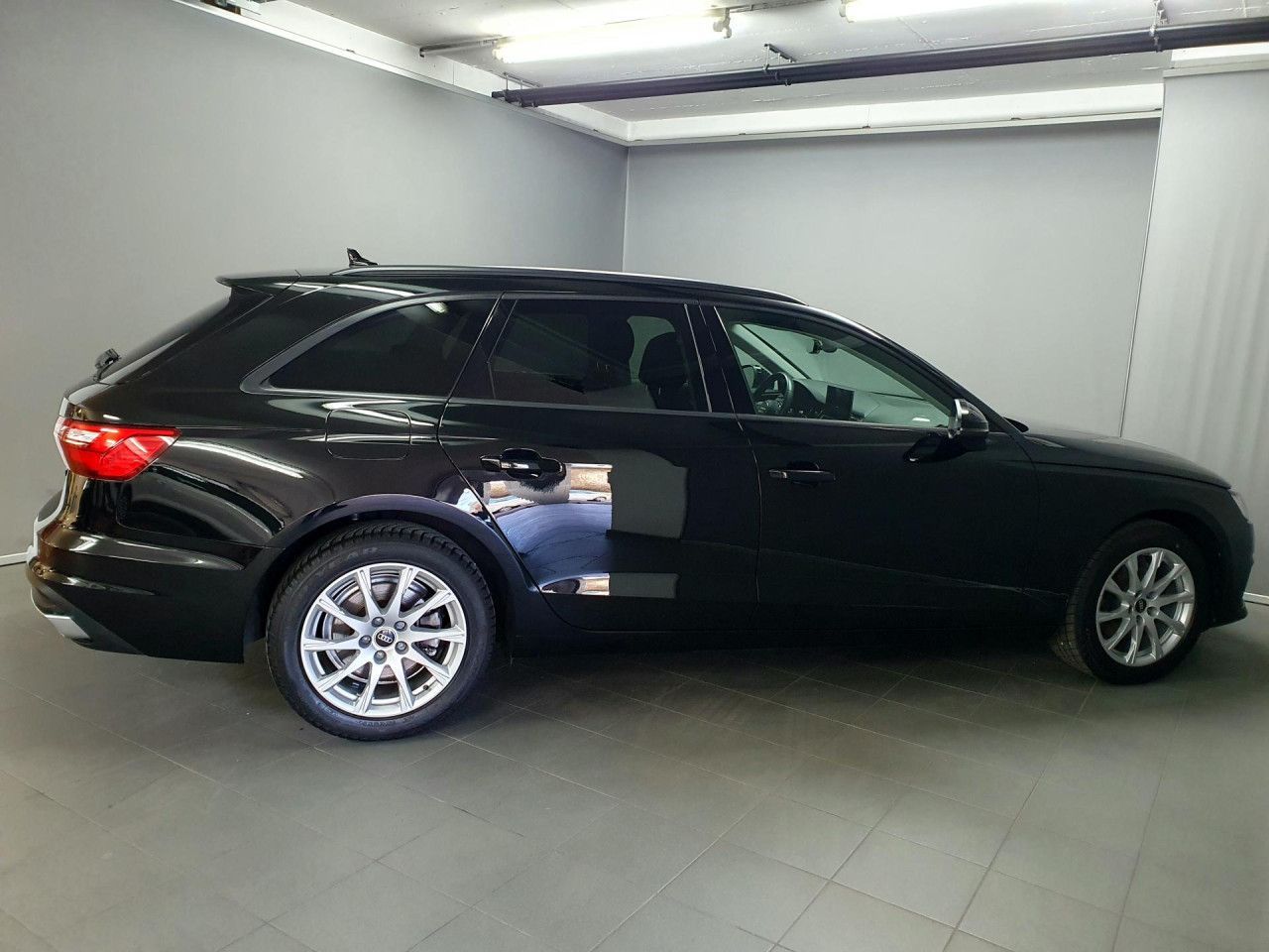 Audi A4 Avant 35TFSI S tronic - Samsaru's Car Outlet