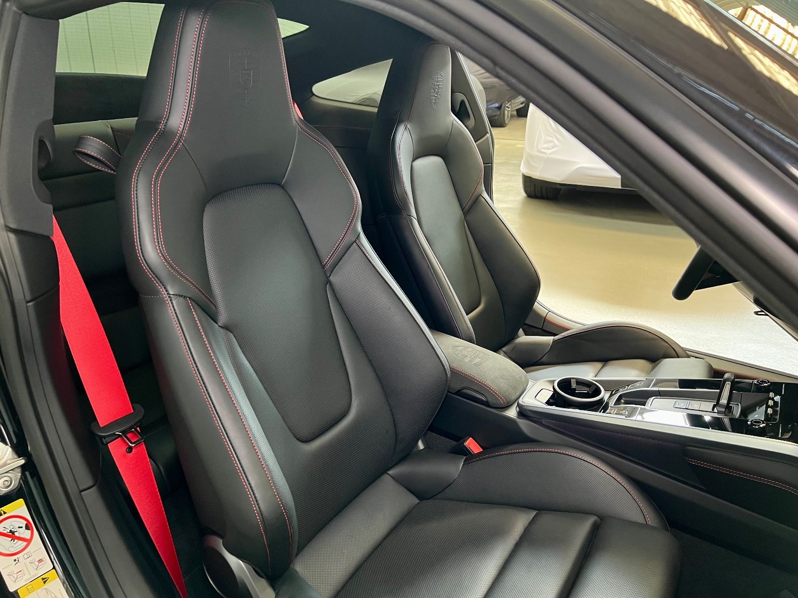 Porsche 992 Carrera S - Samsaru's Car Outlet