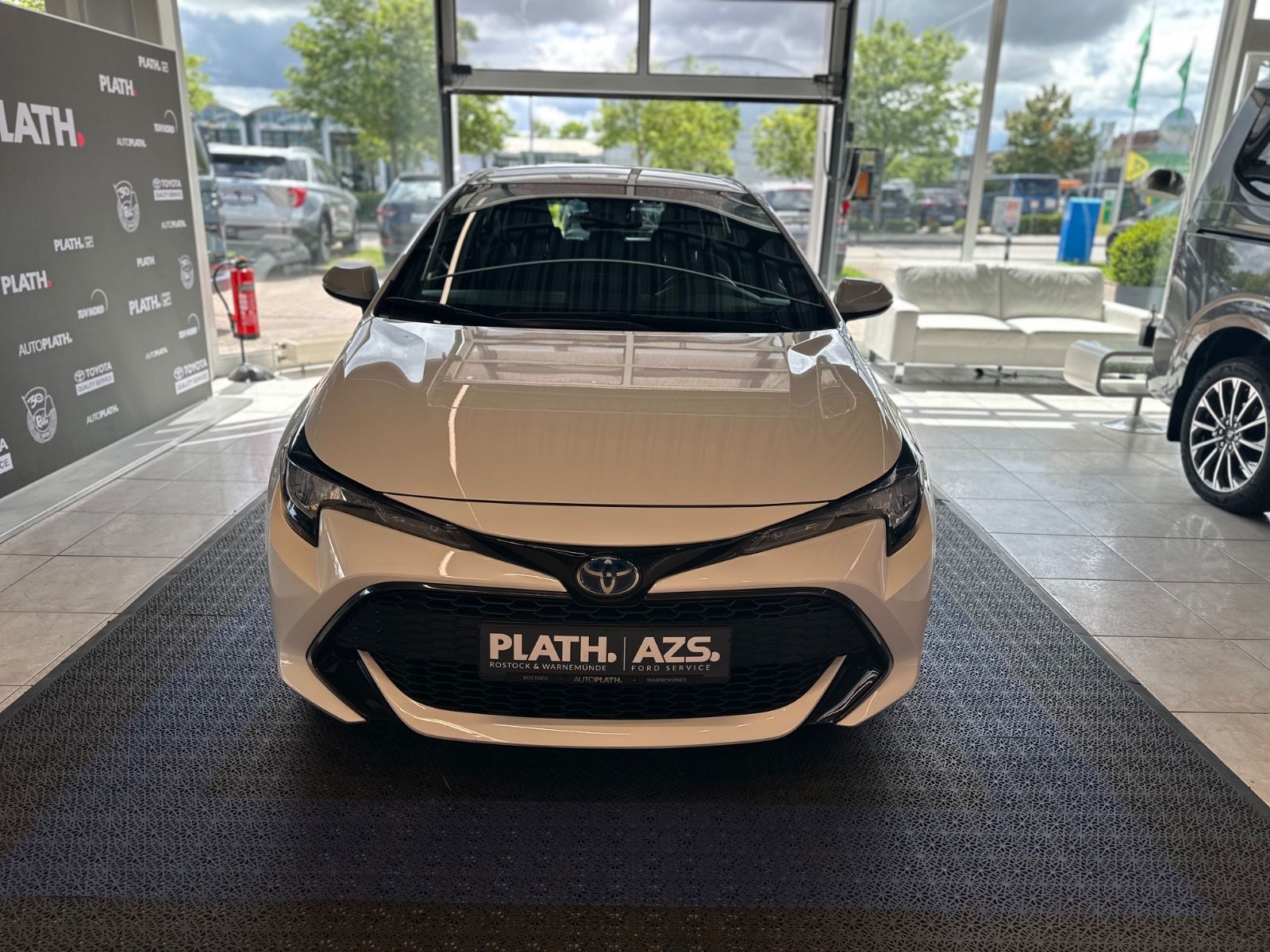 Toyota Corolla Hybrid Club - Samsaru's Car Outlet