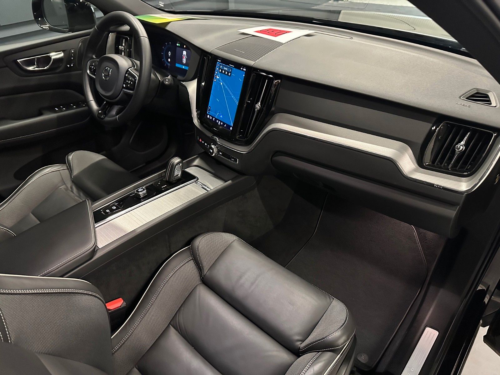 Volvo XC60 R-Design AWD *19Zoll*AHK*360°*Harman/Kardon