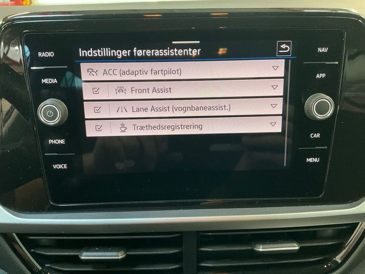 Volkswagen T-Roc Life TSI DSG - Samsaru's Car Outlet
