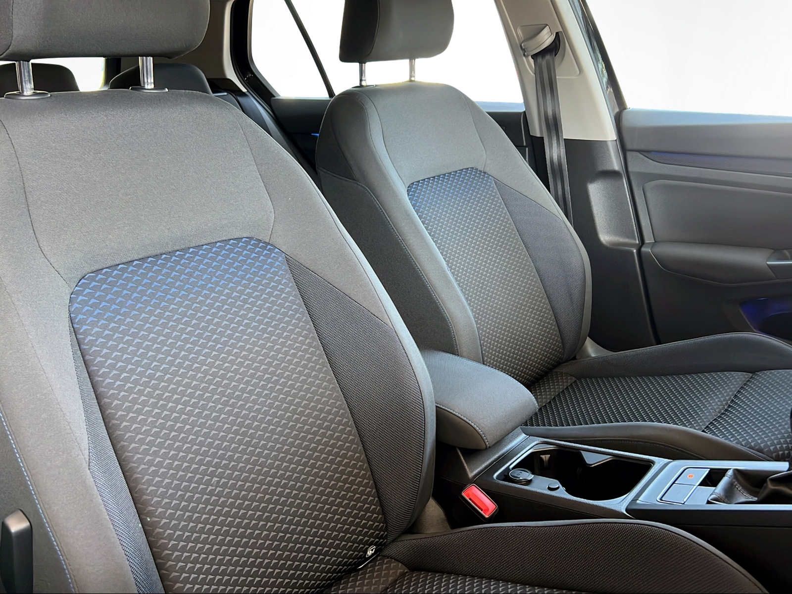Volkswagen Golf VIII 1.5 TSI United - Samsaru's Car Outlet
