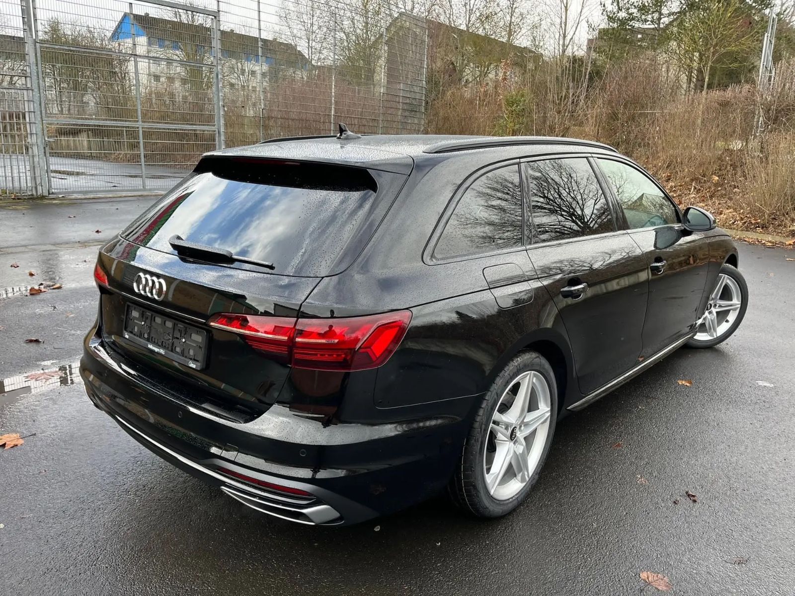 Audi A4 Avant 40 TFSI advanced - Samsaru's Car Outlet