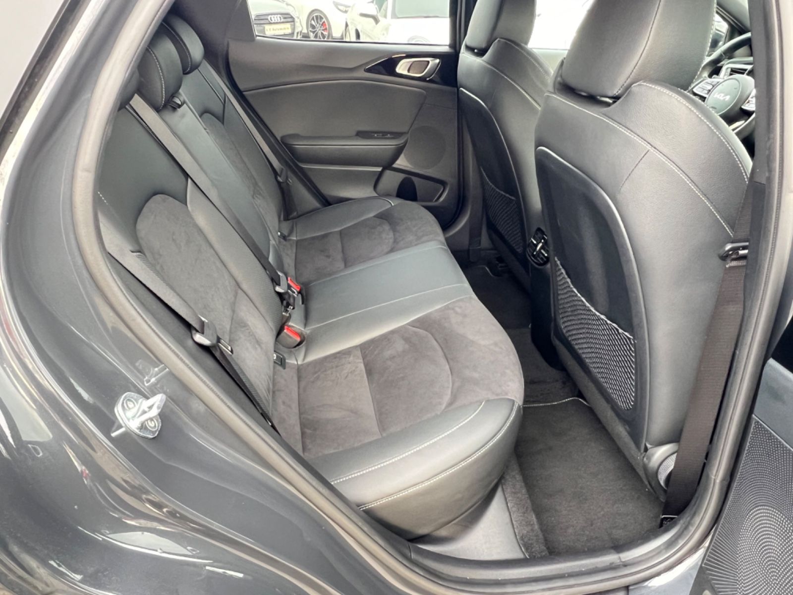 Kia XCeed 1.6 T GDI DCT7 BLACK - Samsaru's Car Outlet