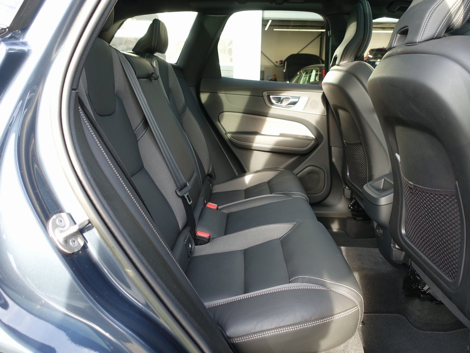 Volvo XC60 B4 Diesel Plus Dark AWD/Pano/AHK/360°/H&K