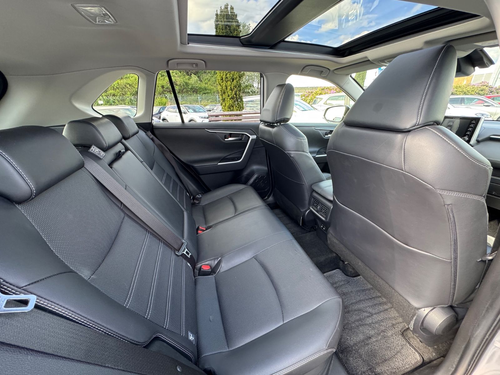 Toyota RAV 4 RAV4 Hybrid 4x4 Lounge - Samsaru's Car Outlet
