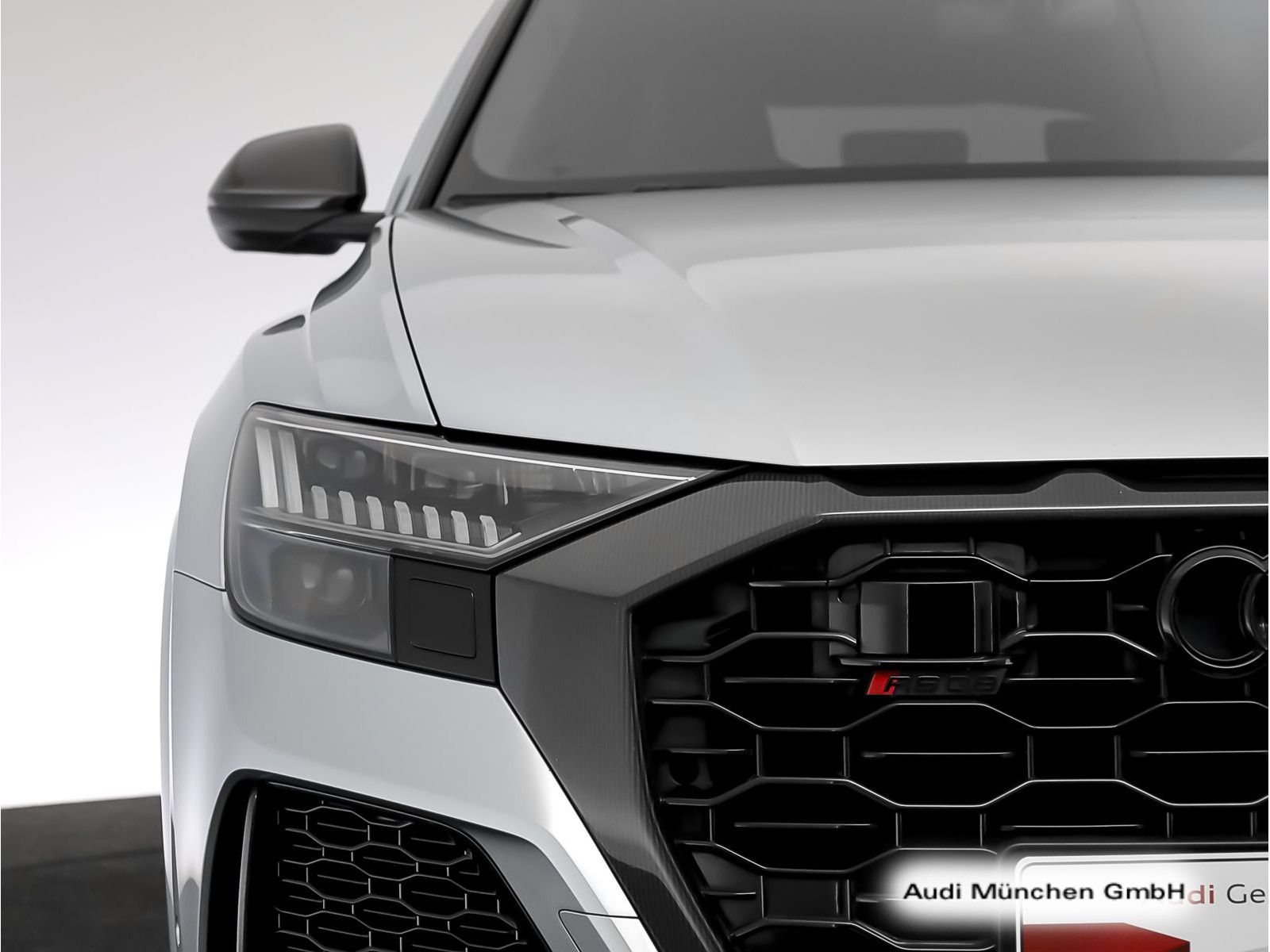 Audi RS Q8 Dynamik+/Keramik/Carbon/StdHzg/AHK/B&O