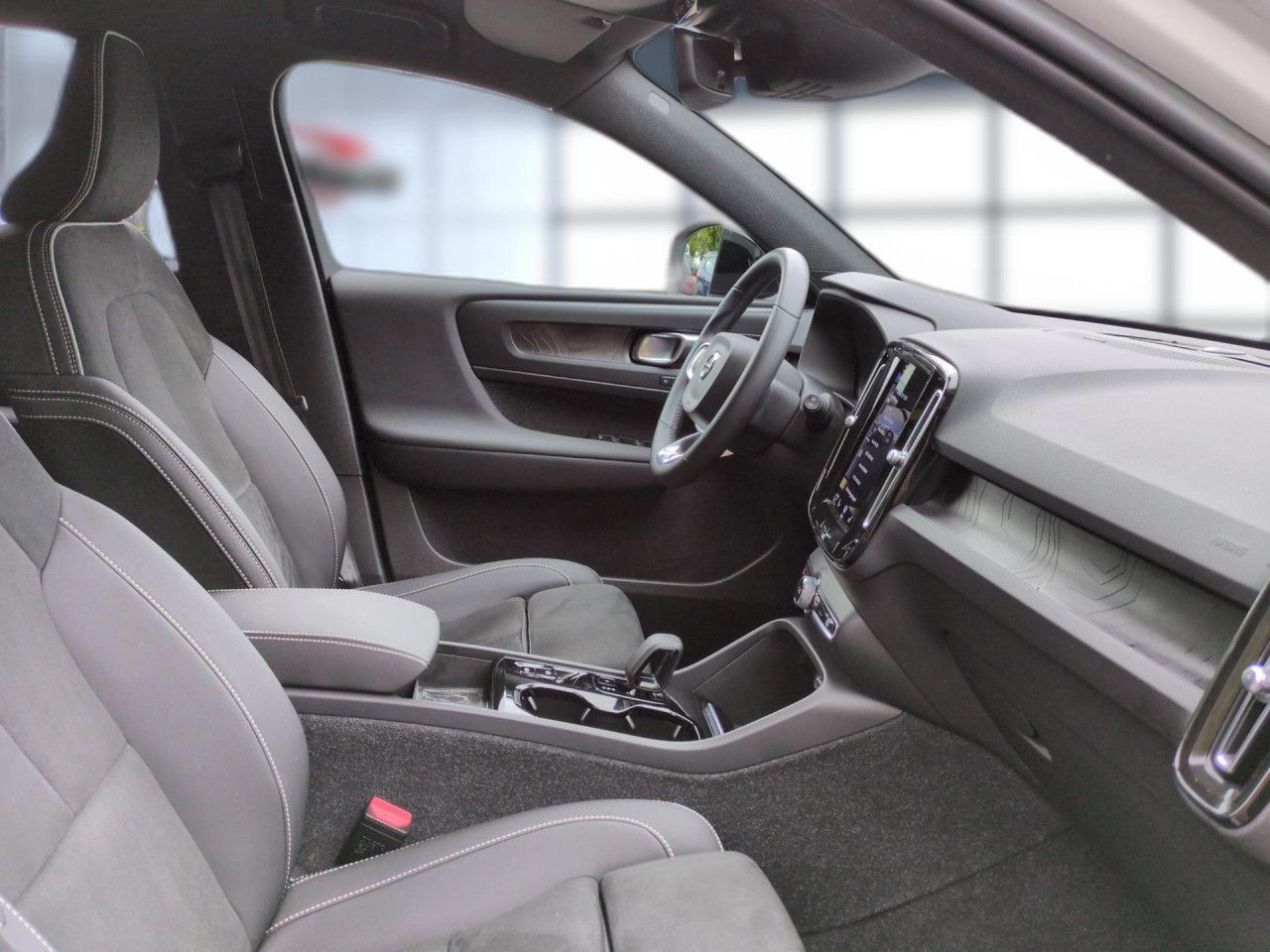 Volvo XC40 T4 Recharge R-Design Plug-In Hybrid 2WD LED