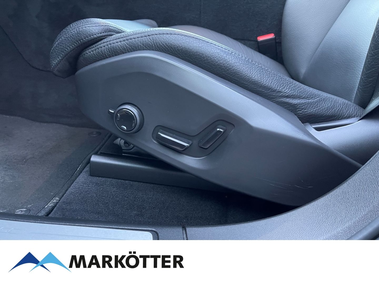 Volvo XC60 T8 AWD Recharge Ultimate Dark - Samsaru's Car Outlet