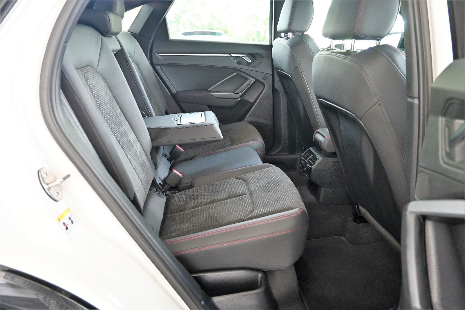 Audi Q3 SB 40 TFSI qu S-Line - Samsaru's Car Outlet