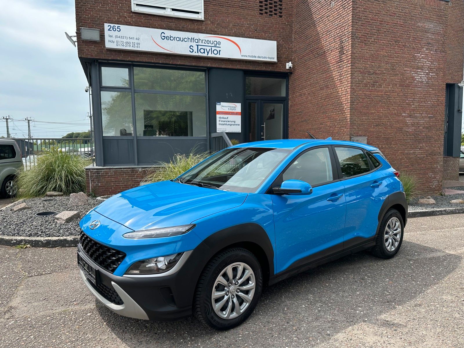 Hyundai Kona Pure 2WD - Samsaru's Car Outlet