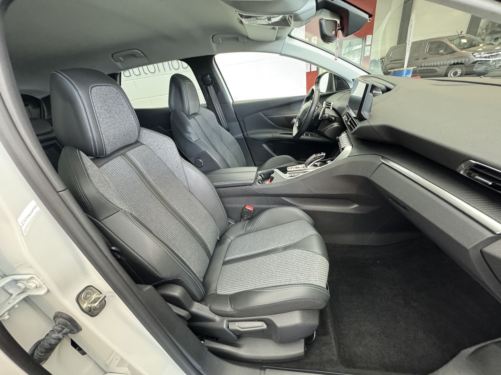 Peugeot 3008 1.6 225 Allure 1.Hand Plug-In Hybrid AHK