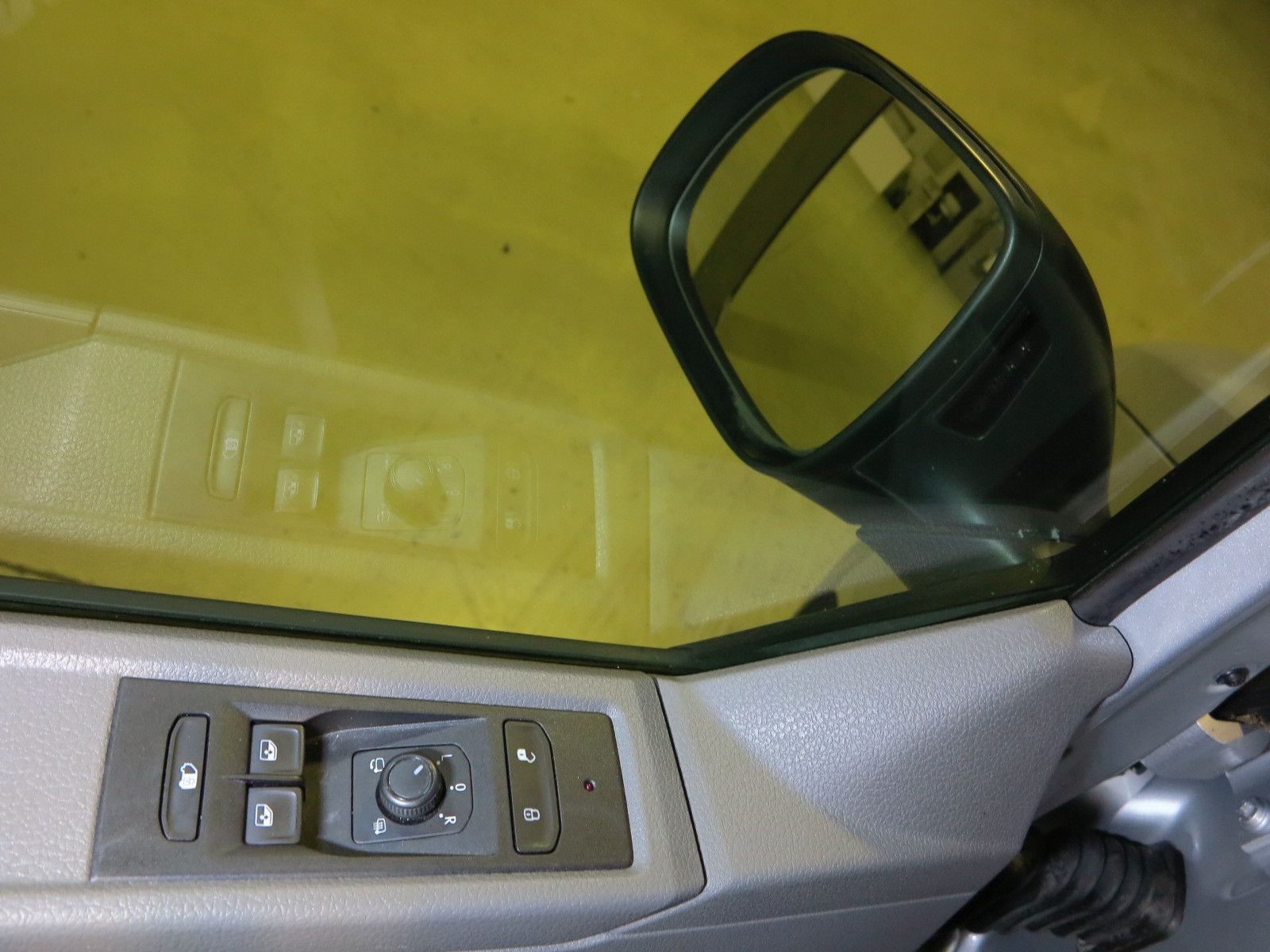 Volkswagen Transporter T6.1 TDI2.0 SCR DSG7 Lang Navi Klima